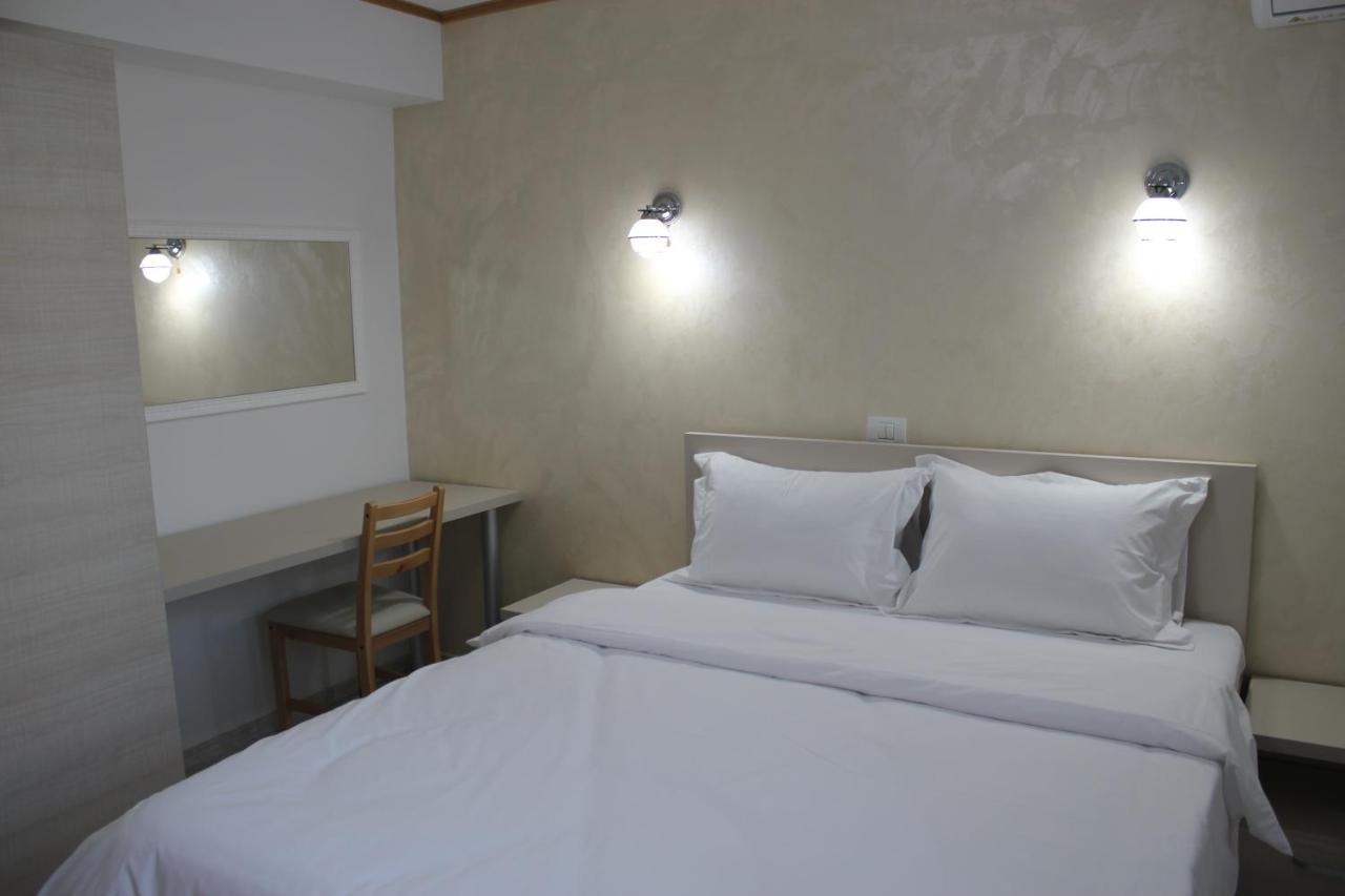 Hotel Marina Srl Bukurešť Exteriér fotografie
